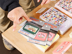 画像ギャラリー No.014のサムネイル画像 / ファミコンのカートリッジをキャンバスに，架空のゲームをデザインする。20回の節目を迎えた「わたしのファミカセ展」のこれまでの歩み