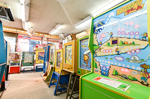 画像ギャラリー No.004のサムネイル画像 / 10円玉を入れてバチンッ！　と弾いたりする，古きゲームたちとまた遊ぼ。東京・板橋の「駄菓子屋ゲーム博物館」に行ってきた