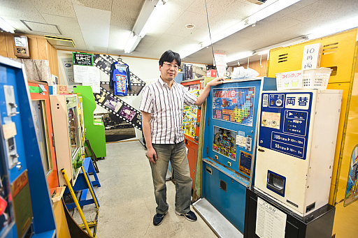 画像ギャラリー No.022のサムネイル画像 / 10円玉を入れてバチンッ！　と弾いたりする，古きゲームたちとまた遊ぼ。東京・板橋の「駄菓子屋ゲーム博物館」に行ってきた
