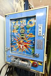 画像ギャラリー No.070のサムネイル画像 / 10円玉を入れてバチンッ！　と弾いたりする，古きゲームたちとまた遊ぼ。東京・板橋の「駄菓子屋ゲーム博物館」に行ってきた