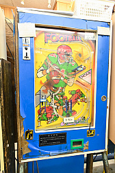 画像ギャラリー No.073のサムネイル画像 / 10円玉を入れてバチンッ！　と弾いたりする，古きゲームたちとまた遊ぼ。東京・板橋の「駄菓子屋ゲーム博物館」に行ってきた
