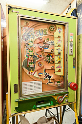 画像ギャラリー No.078のサムネイル画像 / 10円玉を入れてバチンッ！　と弾いたりする，古きゲームたちとまた遊ぼ。東京・板橋の「駄菓子屋ゲーム博物館」に行ってきた