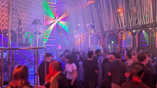 画像ギャラリー No.004のサムネイル画像 / 東京ゲームショウの前夜祭!?　招待制イベント「SEGA TGS PARTY」が今年も開催。横山昌義氏や「龍が如く」新作に登場する“ミナト区女子”の姿も