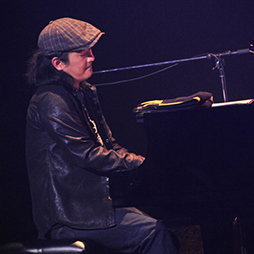 画像ギャラリー No.006のサムネイル画像 / Key25周年を記念したライブ「鍵音祭 -Key Instrumental Live-」，2025年3月1日に開催。作曲家・折戸伸治氏がMCとして出演