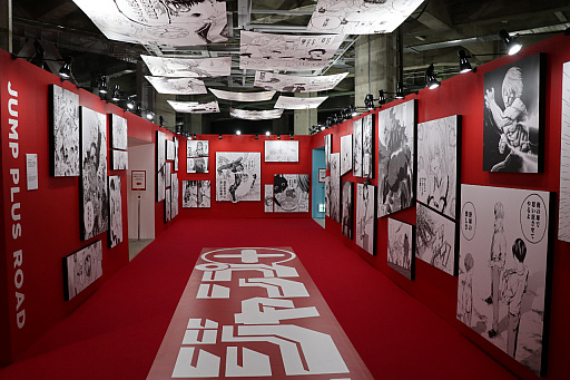 画像ギャラリー No.004のサムネイル画像 / 「少年ジャンプ＋展」が東京・天王洲にて開催中。数々の人気作品を輩出しているマンガ誌アプリの10年を堪能できた内覧会をレポート