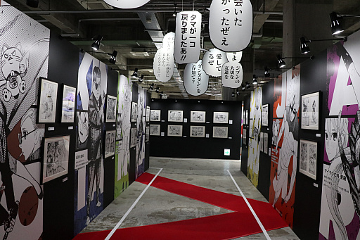 画像ギャラリー No.025のサムネイル画像 / 「少年ジャンプ＋展」が東京・天王洲にて開催中。数々の人気作品を輩出しているマンガ誌アプリの10年を堪能できた内覧会をレポート