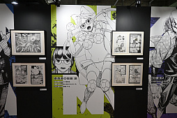 画像ギャラリー No.042のサムネイル画像 / 「少年ジャンプ＋展」が東京・天王洲にて開催中。数々の人気作品を輩出しているマンガ誌アプリの10年を堪能できた内覧会をレポート