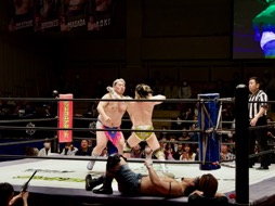 画像ギャラリー No.012のサムネイル画像 / 耳の穴をふさがないイヤホン「nwm DOTS」は，散歩しながら使うのにけっこう良い感じ（「買い物Surfer」第27回）