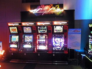 画像ギャラリー No.003のサムネイル画像 / 「StarHorse3」「StarBoat」など,セガの最新アミューズメント機がずらり。大型筐体中心の「SEGA PRIVATE SHOW 2011 -SUMMER-」レポート
