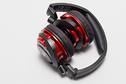 画像ギャラリー No.005のサムネイル画像 / 【PR】自宅のガチプレイから外出まで。「Sound Blaster EVO Zx」は万能ヘッドセットだった 