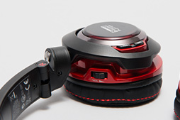 画像ギャラリー No.007のサムネイル画像 / 【PR】自宅のガチプレイから外出まで。「Sound Blaster EVO Zx」は万能ヘッドセットだった 