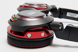 画像ギャラリー No.010のサムネイル画像 / 【PR】自宅のガチプレイから外出まで。「Sound Blaster EVO Zx」は万能ヘッドセットだった 