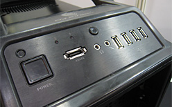 画像ギャラリー No.003のサムネイル画像 / Cooler Master，防滴仕様のゲーマー向けPCケース「CM Storm Scout」をCeBIT 2009で公開