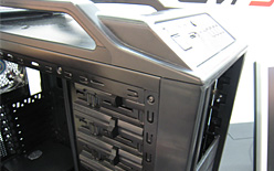 画像ギャラリー No.006のサムネイル画像 / Cooler Master，防滴仕様のゲーマー向けPCケース「CM Storm Scout」をCeBIT 2009で公開