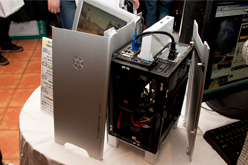 画像ギャラリー No.004のサムネイル画像 / “米びつ”PCケースにMini-ITX対応版が登場，Raven RV04は「開発中」〜秋葉原で行われたSilverStoneイベントレポート