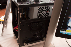 画像ギャラリー No.026のサムネイル画像 / “米びつ”PCケースにMini-ITX対応版が登場，Raven RV04は「開発中」〜秋葉原で行われたSilverStoneイベントレポート