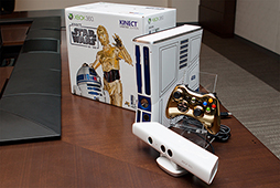 画像ギャラリー No.005のサムネイル画像 / 「Xbox 360 320GB Kinect スター・ウォーズ リミテッド エディション」の実機と起動音が披露された「マイクロソフト メディアエクスチェンジ」レポート