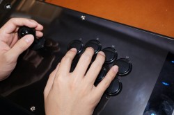 画像ギャラリー No.010のサムネイル画像 / HORIの新作アーケードスティック「ファイティングエッジ」，速報インプレッションを掲載。待望の4次予約も本日開始