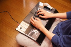 画像ギャラリー No.029のサムネイル画像 / HORIの新作アーケードスティック「ファイティングエッジ」レビュー。sako氏お墨付きのプレイフィールと，内部構造を徹底解剖