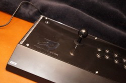 画像ギャラリー No.032のサムネイル画像 / HORIの新作アーケードスティック「ファイティングエッジ」レビュー。sako氏お墨付きのプレイフィールと，内部構造を徹底解剖