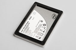 画像ギャラリー No.014のサムネイル画像 / 2012年冬版,ゲーマーのためのSSD購入ガイド。技術解説を交えつつ,全9モデルを横並びで比較する