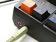 画像ギャラリー No.010のサムネイル画像 / 3ボタン仕様のゲーマー向けマウス「Razer Salmosa」，重量は90gに。GIGABYTEとASUSはゲーマー向けキーボードを公開