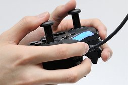 画像ギャラリー No.013のサムネイル画像 / “FPS特化”を謳うHORIのゲームパッド「FPSアサルトパッド」レビュー。感度調節機能や追加ボタンは有用だが……