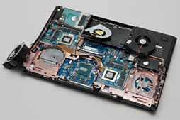 画像ギャラリー No.006のサムネイル画像 / 【PR】ドスパラ初のSLIノートPC「Note GALLERIA GM680M」完全検証。速さだけでなく,使い勝手も一級品だ