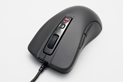 画像ギャラリー No.002のサムネイル画像 / 新生DHARMAPOINTの第1弾製品となるマウス「DPTM37BK」レビュー。復活した「三七」はゲーマーの期待に応えられるか