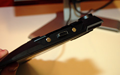画像ギャラリー No.007のサムネイル画像 / 「X6 Keyboard」&「X5 Mouse」。実機展示された「SideWinder」の気になるところを担当者に確認