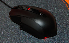 画像ギャラリー No.009のサムネイル画像 / 「X6 Keyboard」&「X5 Mouse」。実機展示された「SideWinder」の気になるところを担当者に確認