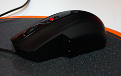 画像ギャラリー No.010のサムネイル画像 / 「X6 Keyboard」&「X5 Mouse」。実機展示された「SideWinder」の気になるところを担当者に確認