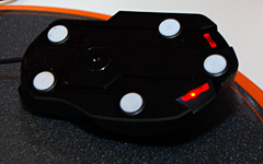 画像ギャラリー No.011のサムネイル画像 / 「X6 Keyboard」&「X5 Mouse」。実機展示された「SideWinder」の気になるところを担当者に確認