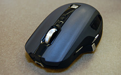 画像ギャラリー No.003のサムネイル画像 / 「SideWinder X8 Mouse」詳報。穴のないスペックは,ゲーマー向けワイヤレスマウスの概念を変えるか?