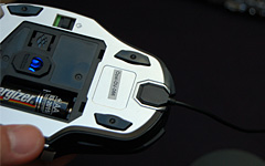 画像ギャラリー No.010のサムネイル画像 / 「SideWinder X8 Mouse」詳報。穴のないスペックは,ゲーマー向けワイヤレスマウスの概念を変えるか?