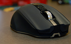 画像ギャラリー No.015のサムネイル画像 / 「SideWinder X8 Mouse」詳報。穴のないスペックは,ゲーマー向けワイヤレスマウスの概念を変えるか?