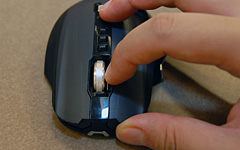 画像ギャラリー No.016のサムネイル画像 / 「SideWinder X8 Mouse」詳報。穴のないスペックは,ゲーマー向けワイヤレスマウスの概念を変えるか?