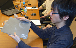 画像ギャラリー No.018のサムネイル画像 / KeNNy，uNleashed & fumio×Microsoft。「SideWinder X8はゲームで使えるのか」座談会レポート