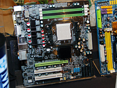 画像ギャラリー No.007のサムネイル画像 / NVIDIA,秋葉原でHybrid SLIのメリットをアピール。「ストリートファイター オンライン」はGeForce 8200でもらくらく動作