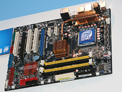 画像ギャラリー No.012のサムネイル画像 / Intel，「Atom」やIntel 4シリーズチップセットの実機をCeBITで公開