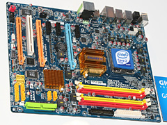 画像ギャラリー No.013のサムネイル画像 / Intel，「Atom」やIntel 4シリーズチップセットの実機をCeBITで公開