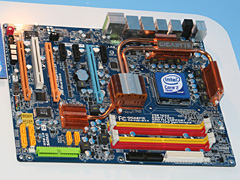 画像ギャラリー No.014のサムネイル画像 / Intel，「Atom」やIntel 4シリーズチップセットの実機をCeBITで公開