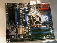 画像ギャラリー No.009のサムネイル画像 / もはや“いらない子”なのか？ Intel，フラグシップチップセット「X48」出荷開始