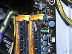 画像ギャラリー No.026のサムネイル画像 / BIOSTARのゲーマー＆オーバークロッカー向けマザー「TPower I45」，その“ゲーマー向け度合い”をチェックする