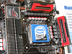 画像ギャラリー No.018のサムネイル画像 / ［COMPUTEX 2008＃25］ASUSの「R.O.G」は，ゲーマー向けとオーバークロッカ−向けの2ラインナップへ分化