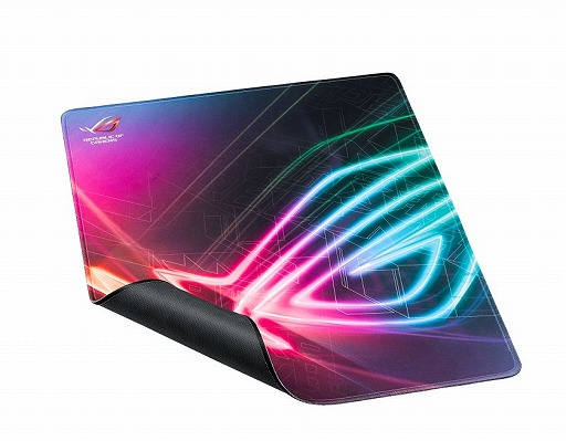画像ギャラリー No.001のサムネイル画像 / ASUS,縦に長く横に短いユニークな形状の布系マウスパッド「ROG Strix Edge」