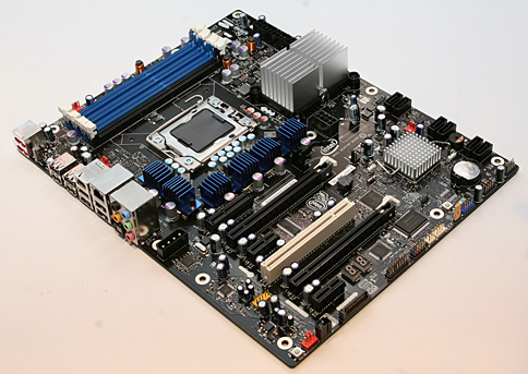 画像ギャラリー No.002のサムネイル画像 / Intel,「Core i7」対応のハイエンドX58マザーボード「Smackover」を公開