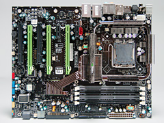 画像ギャラリー No.007のサムネイル画像 / SLI×CrossFireX on X58。Core i7搭載のマルチGPUシステムは最強のゲームプラットフォームとなるか?