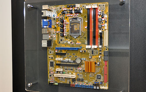 画像ギャラリー No.005のサムネイル画像 / ［COMPUTEX］ASUS，P55＆P57マザーボードを公開。SATA 3.0とUSB 3.0に両対応のX58マザーも