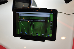 画像ギャラリー No.014のサムネイル画像 / ［COMPUTEX］ViewSonic，Windows 7＆Androidデュアルブートの10インチタブレットを発表。Shuttleは技適マーク付きタブレットを展示
